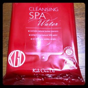 Cleansing Spa Water Wipes